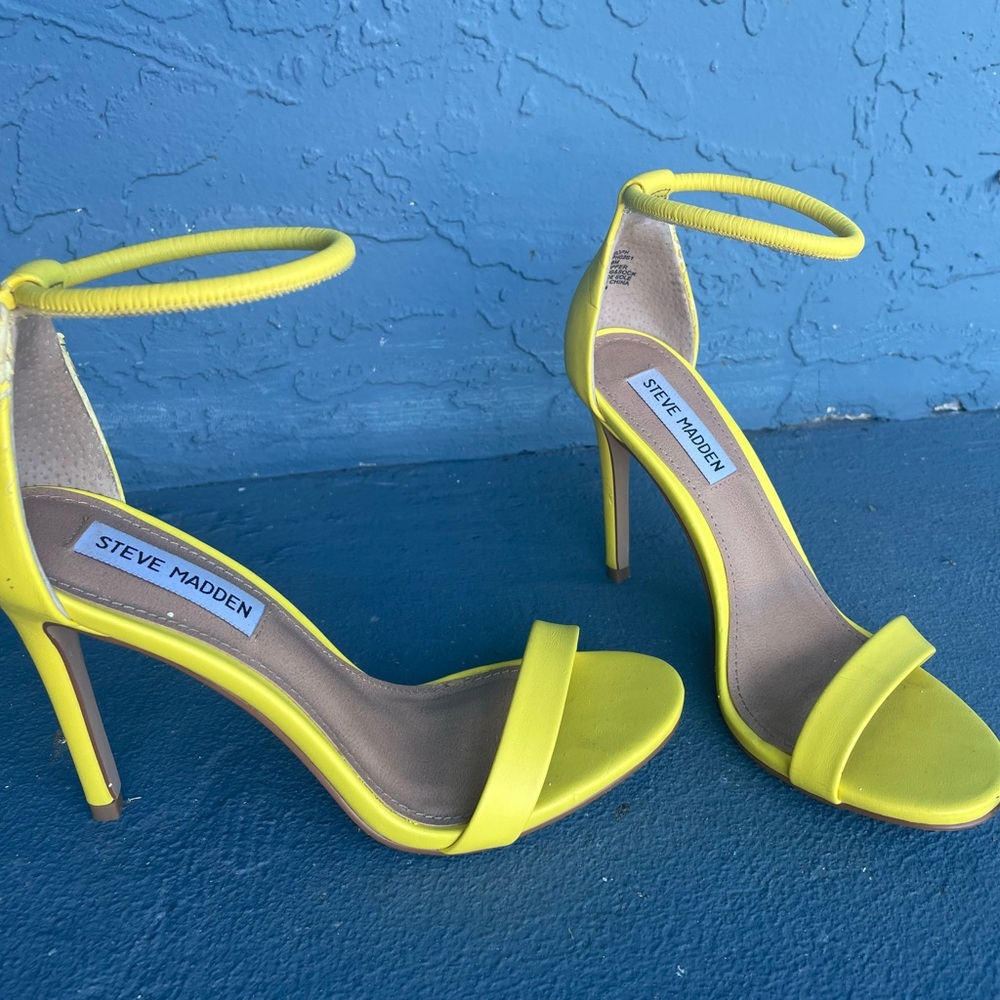 Steve Madden size 6 Yellow Women's ankle strap strappy heels